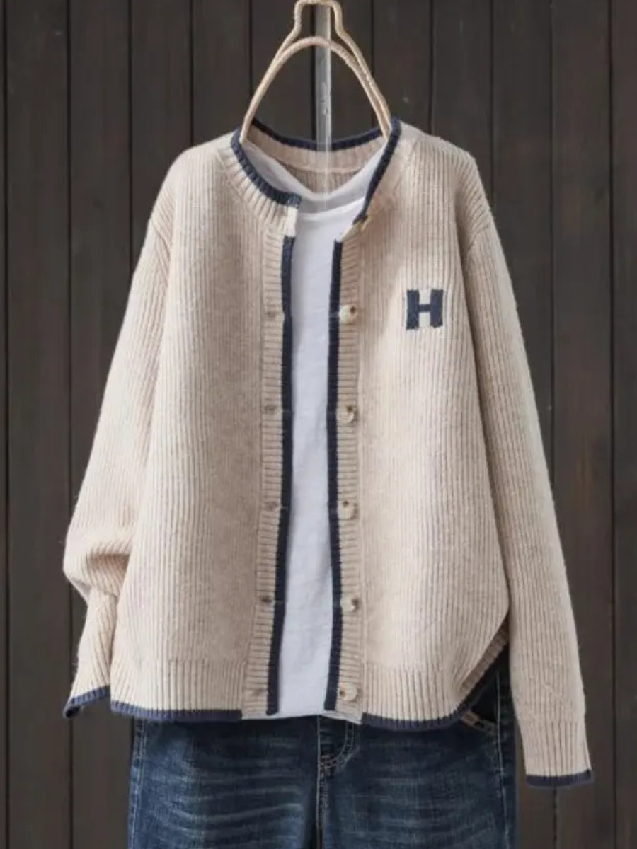 Helena – Klassische Strickjacke