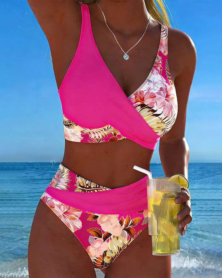 Karin | Bikini mit kontrastierendem Blumenmuster und Schlitz