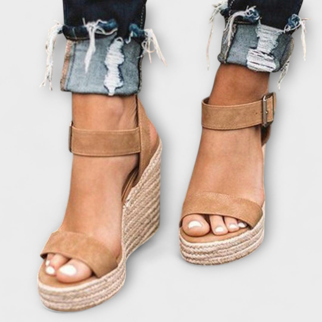 Selina | Stilvolle Damenschuhe mit Gürtel