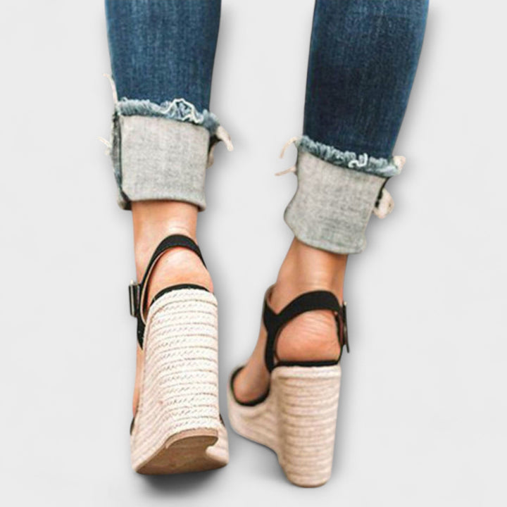 Selina | Stilvolle Damenschuhe mit Gürtel