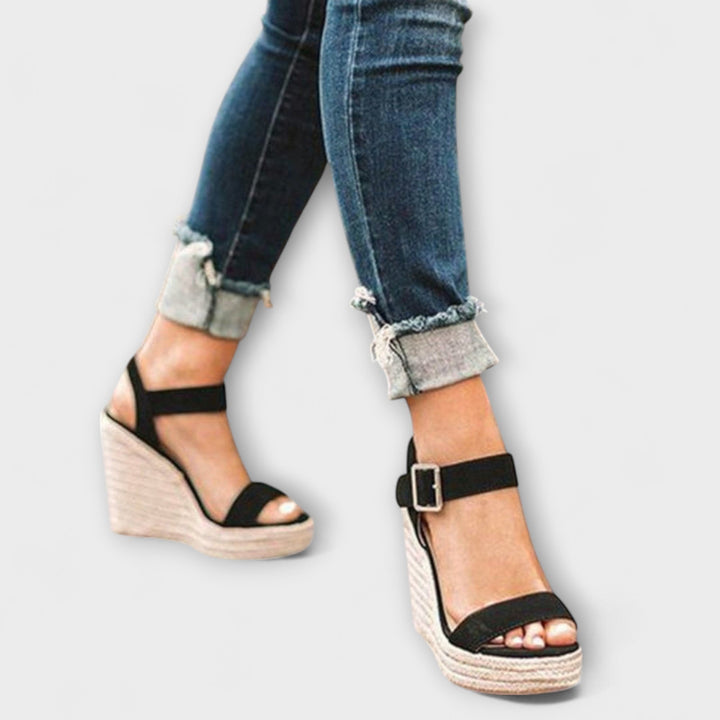 Selina | Stilvolle Damenschuhe mit Gürtel