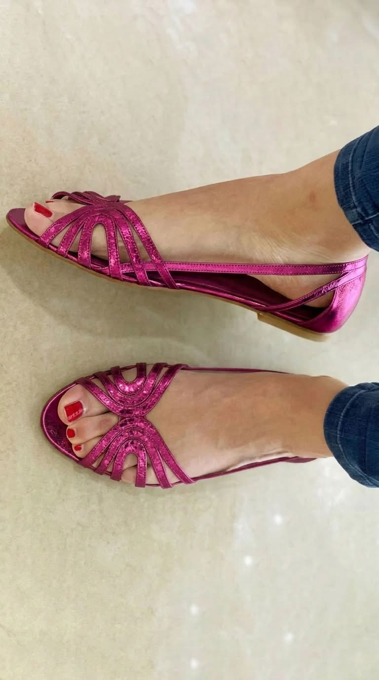 Julia | Goldene Lichtglanz-Sandalen