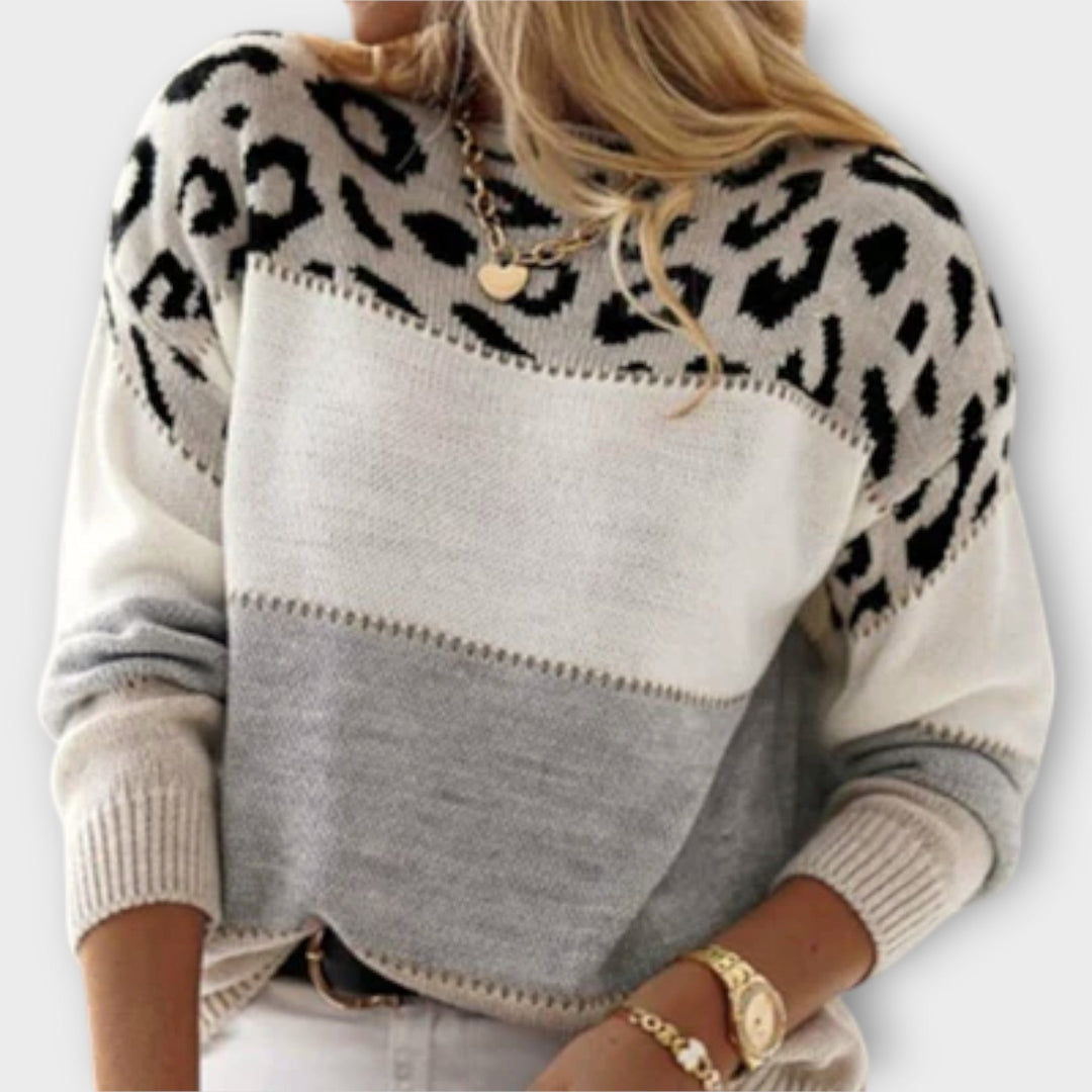 Julia | Lässiger Pullover mit Leo-Design