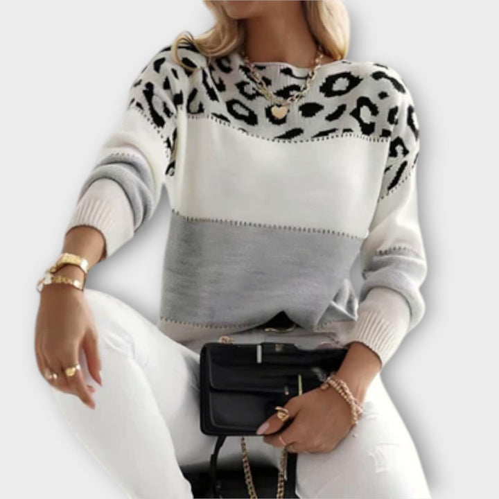 Julia | Lässiger Pullover mit Leo-Design