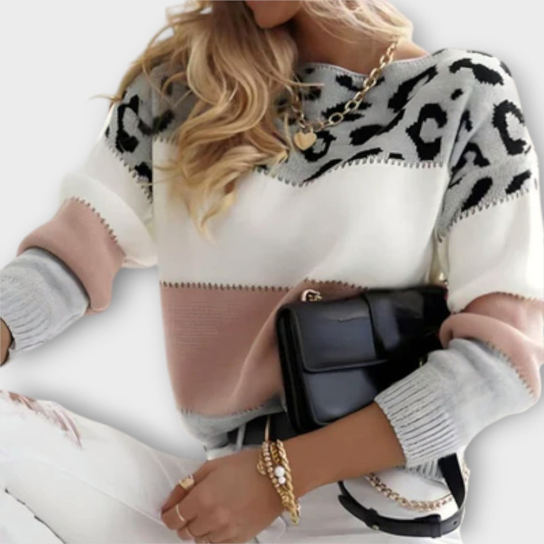 Julia | Lässiger Pullover mit Leo-Design