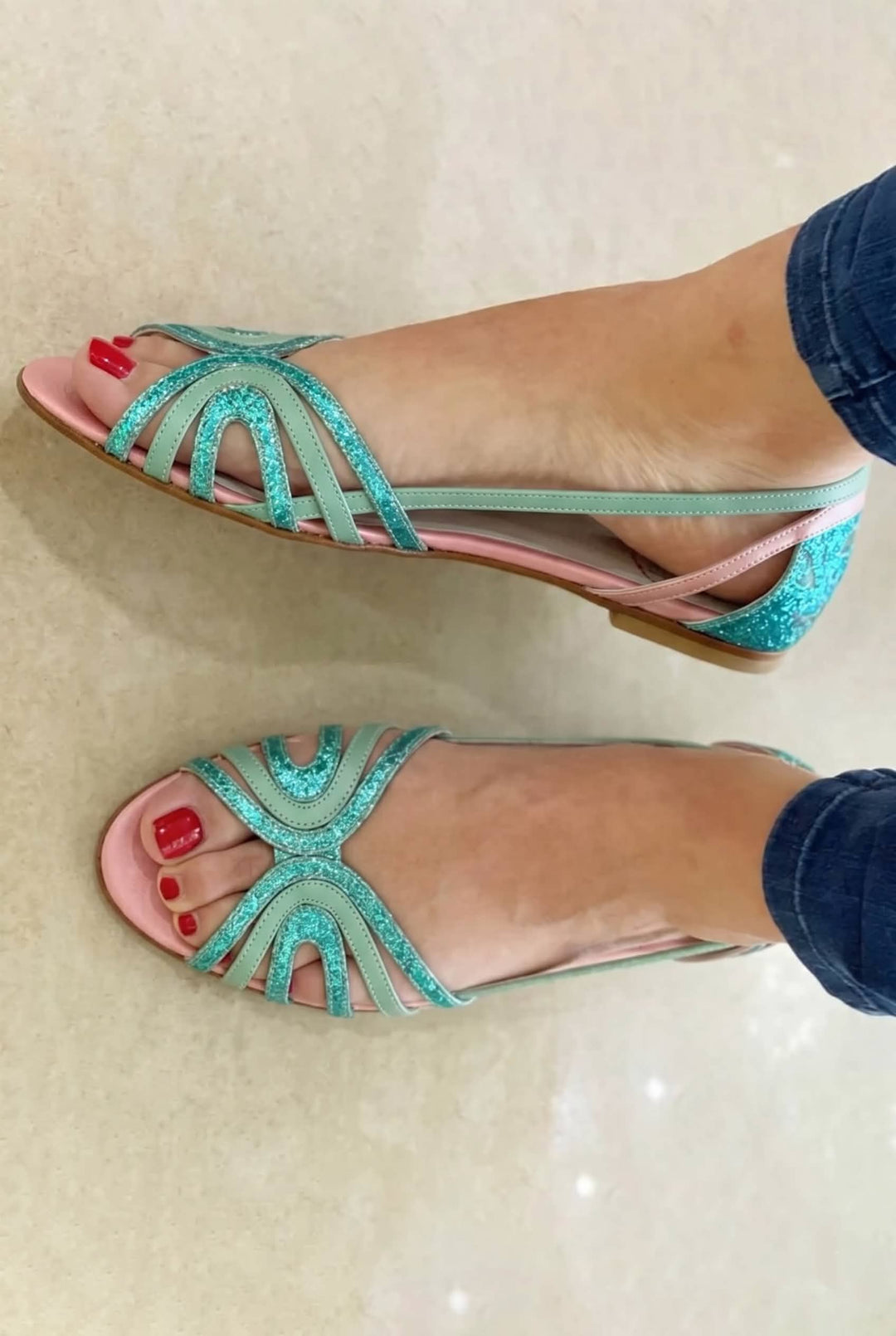 Julia | Goldene Lichtglanz-Sandalen