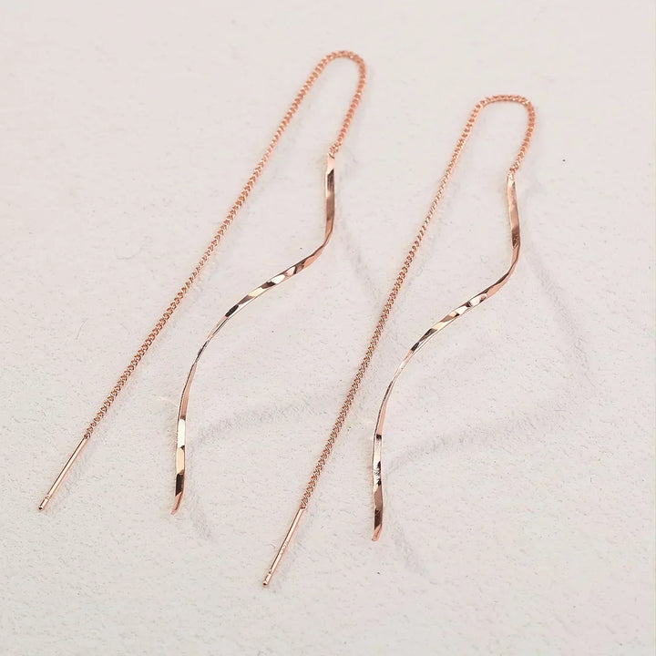 Sylvia | Lange Ohrringe mit Gewelltem Design