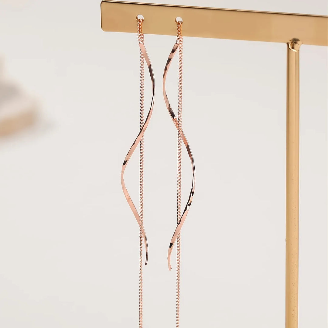 Sylvia | Lange Ohrringe mit Gewelltem Design