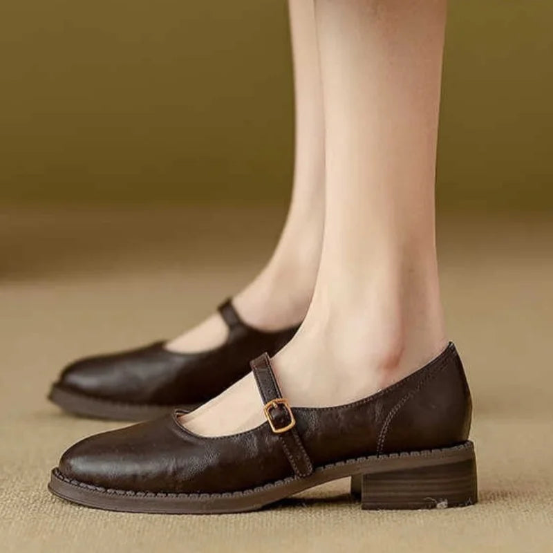 Juna – Zeitlose Riemchenschuhe