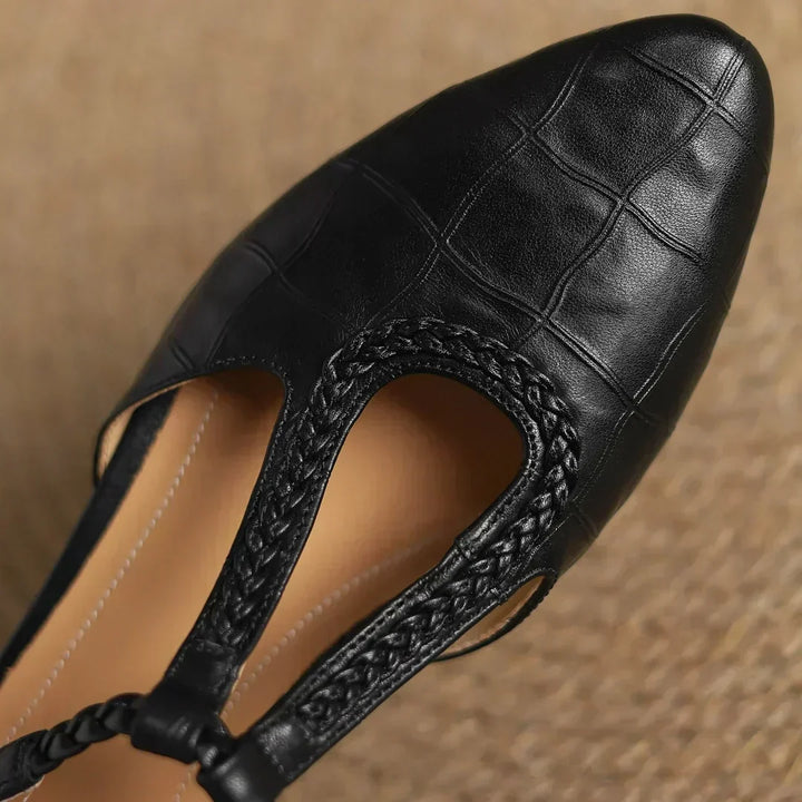 Carla – Klassische Leder-T-Steg-Schuhe mit geflochtenem Detail