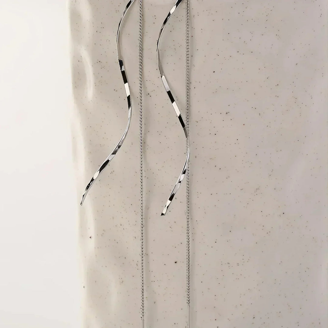 Sylvia | Lange Ohrringe mit Gewelltem Design