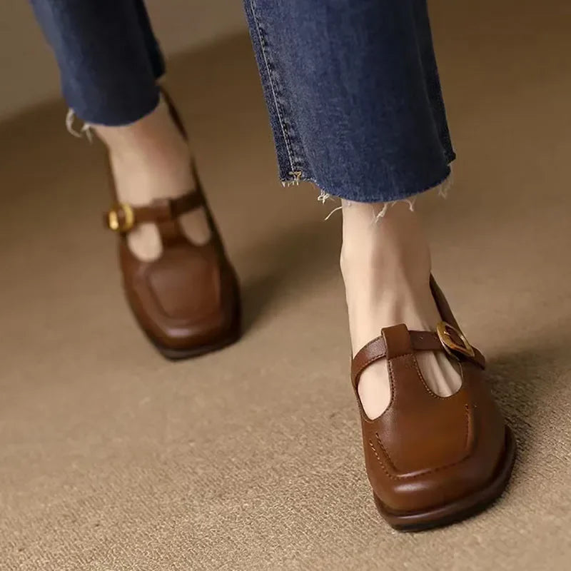 Alma – T-Steg-Schuhe im Vintage-Stil